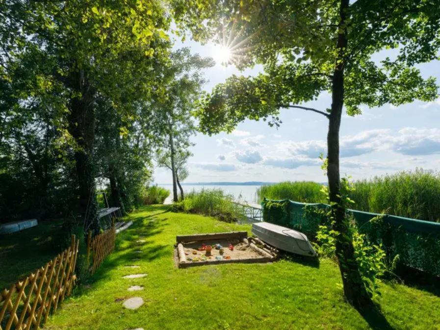 Green Lake House - Private Beach At Balaton Balatonakarattya Luaran gambar
