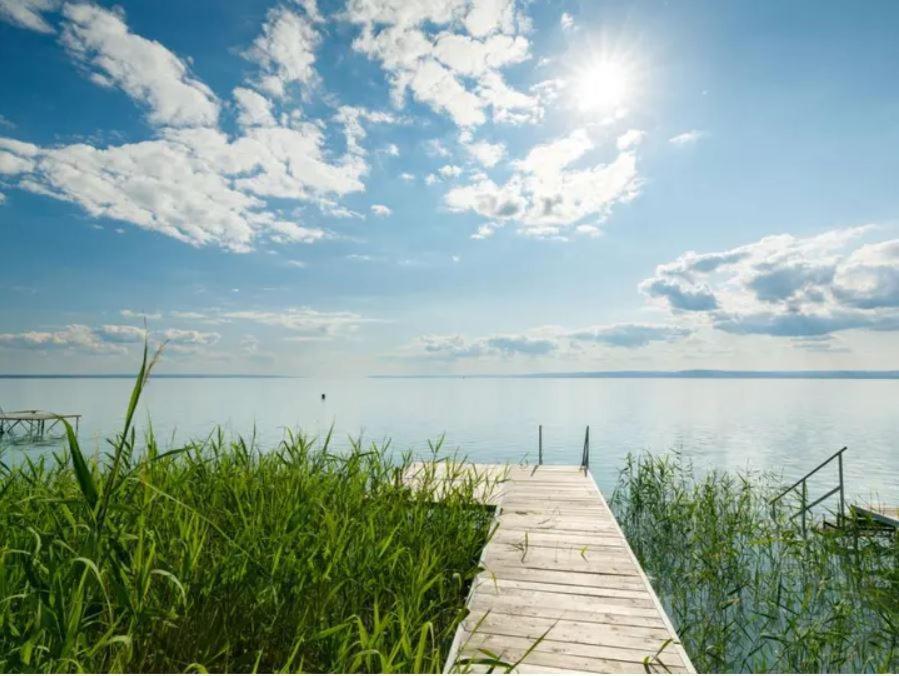 Green Lake House - Private Beach At Balaton Balatonakarattya Luaran gambar