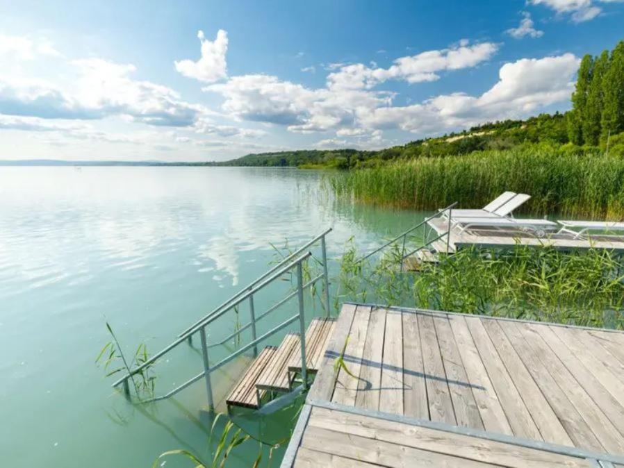 Green Lake House - Private Beach At Balaton Balatonakarattya Luaran gambar