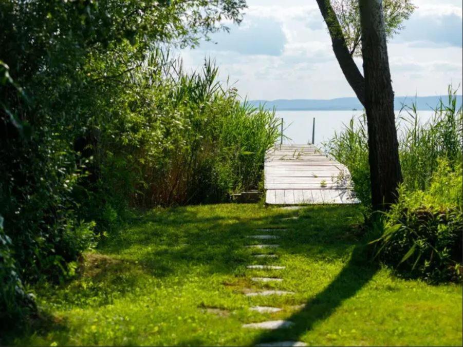 Green Lake House - Private Beach At Balaton Balatonakarattya Luaran gambar
